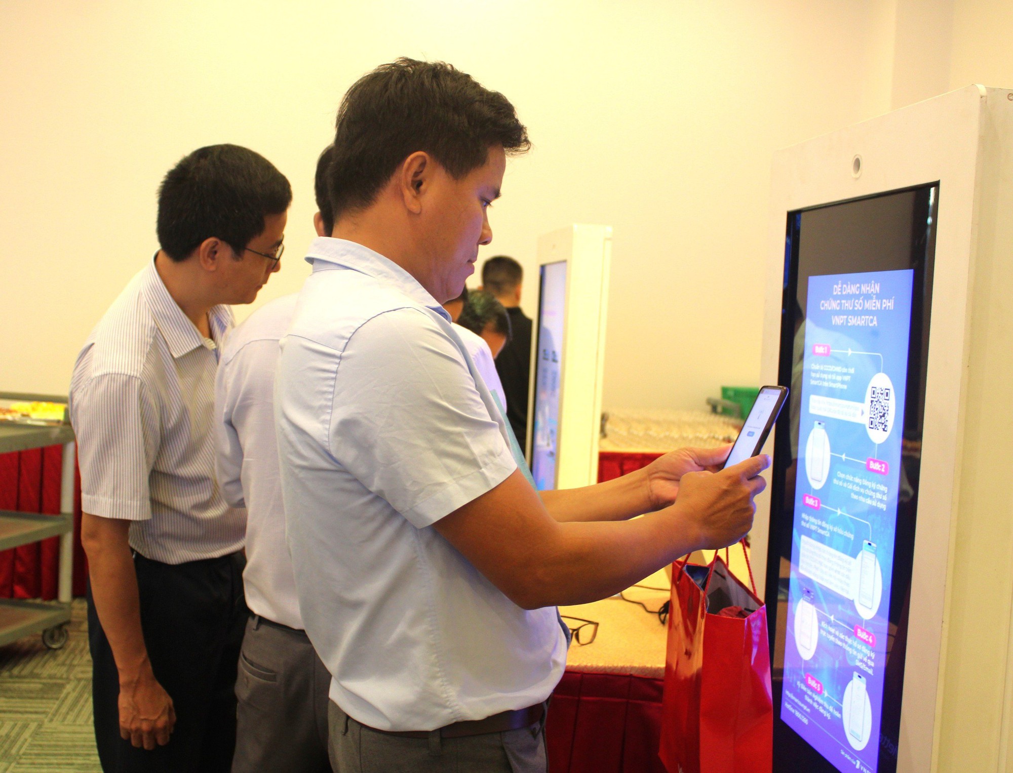 Tăng cường sử dụng chữ ký số trong giao dịch điện tử tại Đắk Lắk- Ảnh 1.