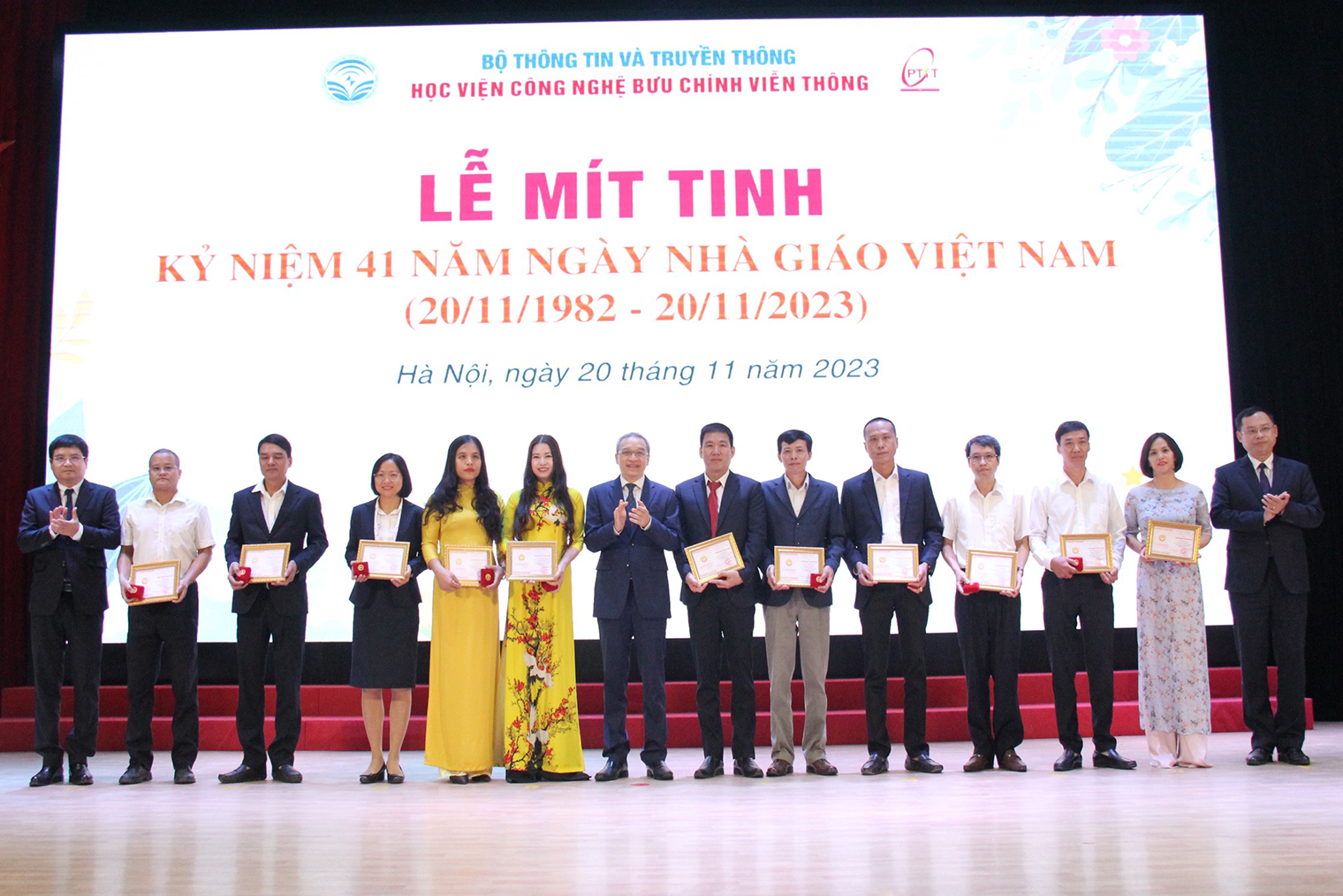 Học viện Công nghệ Bưu chính Viễn thông mít-tinh kỷ niệm 41 năm ngày Nhà giáo Việt Nam- Ảnh 4.