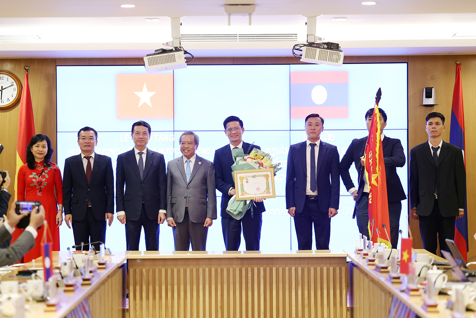 Tăng cường hợp tác phát triển quan hệ Đối tác số Việt – Lào
- Ảnh 4.