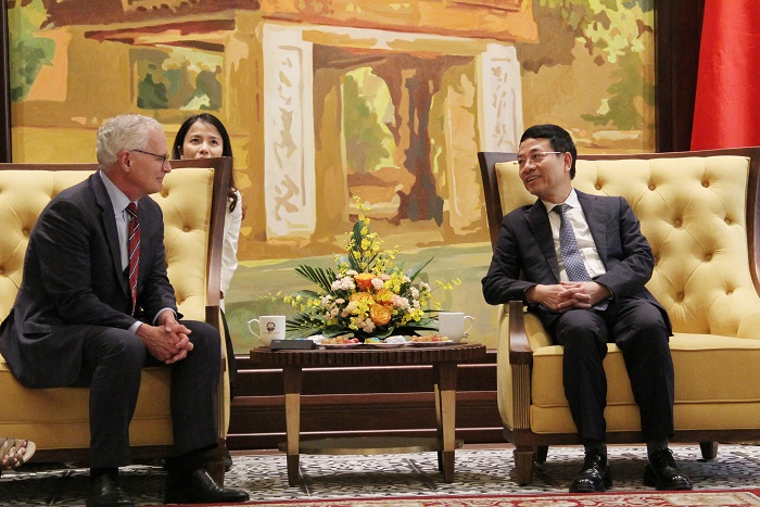 Bộ trưởng Nguyễn Mạnh Hùng tiếp Chủ tịch Hiệp hội Công nghiệp bán dẫn Hoa Kỳ- Ảnh 1.