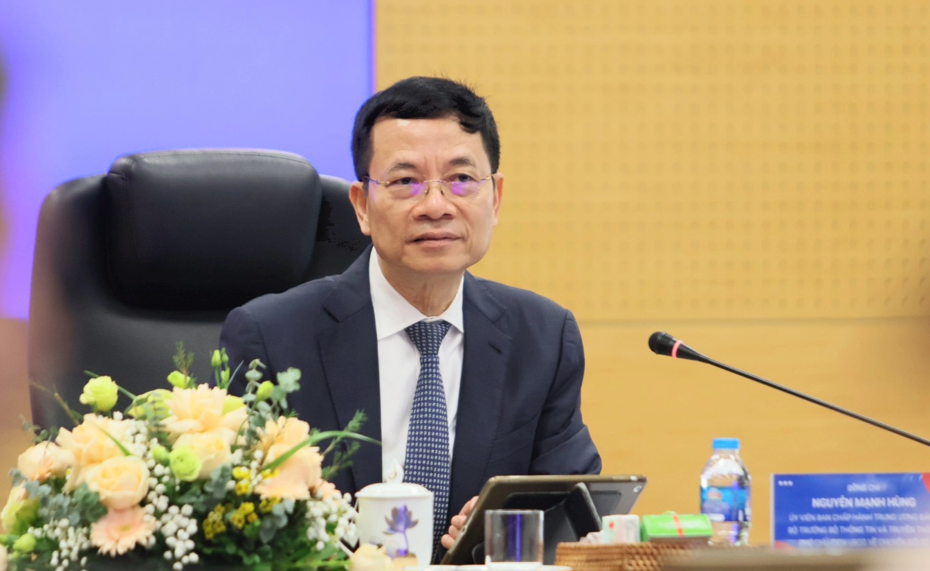 Bộ trưởng Nguyễn Mạnh Hùng làm việc với Cục Chuyển đổi số Quốc gia- Ảnh 1.