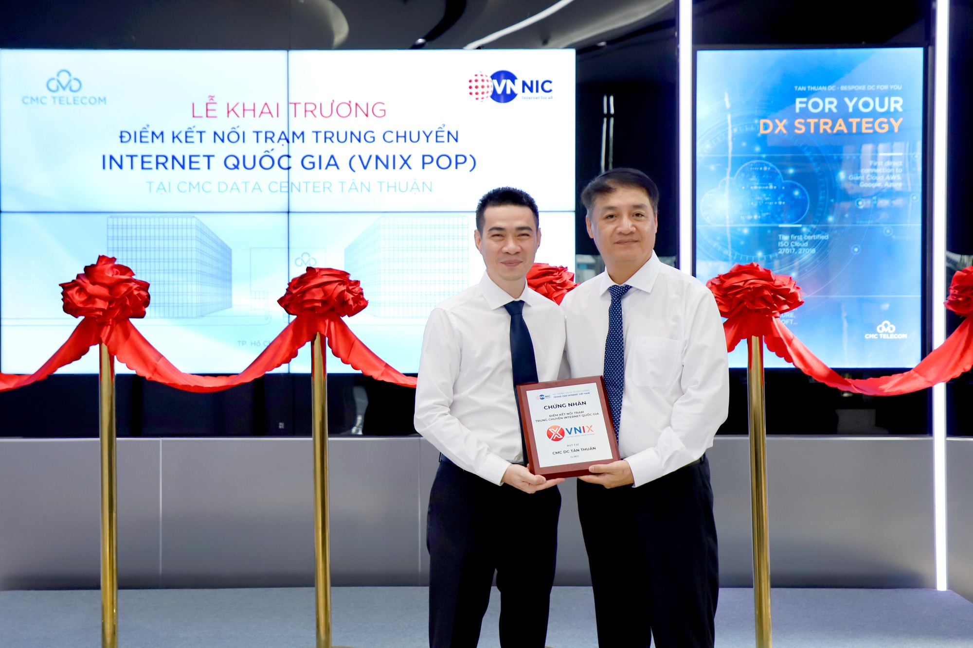 Chính thức khai trương điểm kết nối Trạm trung chuyển Internet quốc gia (VNIX PoP) tại CMC Telecom Data Center Tân Thuận- Ảnh 1.