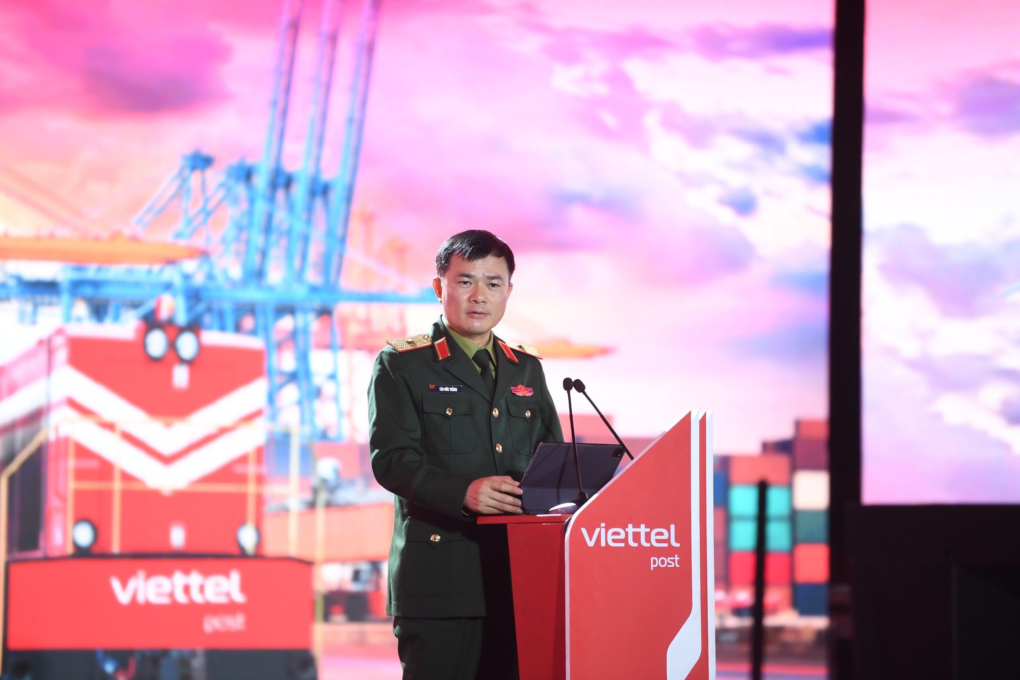 VIETTEL POST khai trương tổ hợp công nghệ chia chọn thông minh đầu tiên của Việt Nam- Ảnh 1.