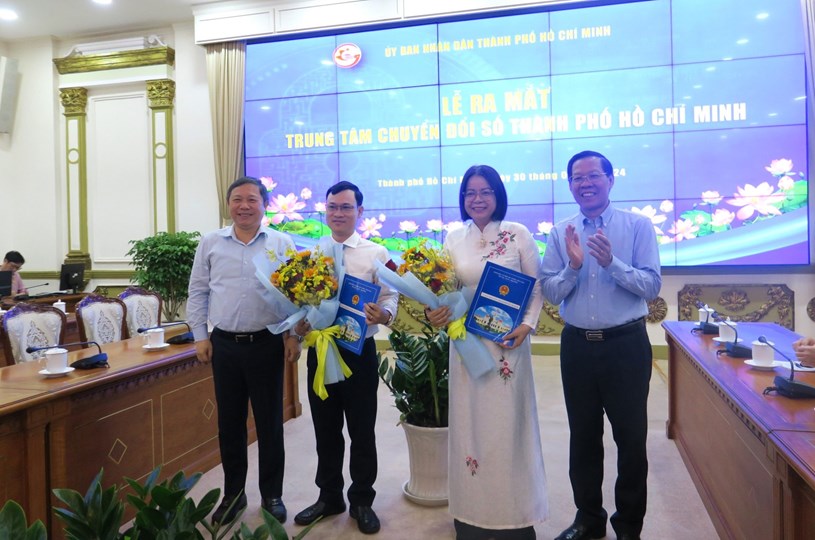 Bổ nhiệm bà Võ Thị Trung Trinh làm Giám đốc Trung tâm chuyển đổi số TP HCM- Ảnh 1.
