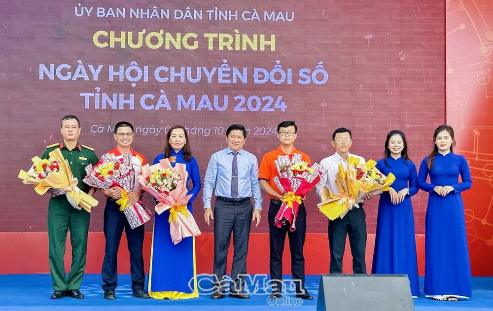 Sôi nổi Ngày hội Chuyển đổi số tỉnh Cà Mau - Ảnh 4.