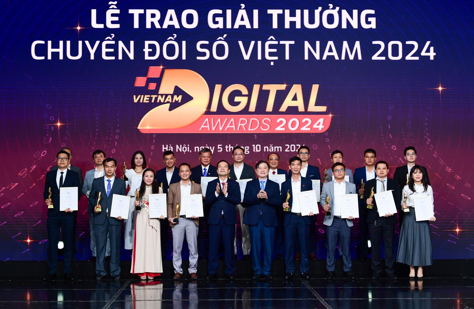 mobiedu vinh dự nhận giải thưởng Chuyển đổi số 2024, tiếp bước nâng tầm tri thức Việt - Ảnh 2.