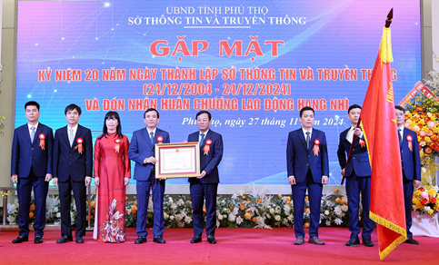 Sở Thông tin và Truyền thông Phú Thọ kỷ niệm 20 năm ngày thành lập và đón nhận Huân chương Lao động hạng Nhì - Ảnh 1.