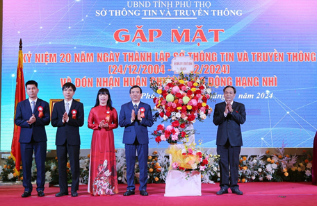 Sở Thông tin và Truyền thông Phú Thọ kỷ niệm 20 năm ngày thành lập và đón nhận Huân chương Lao động hạng Nhì - Ảnh 3.