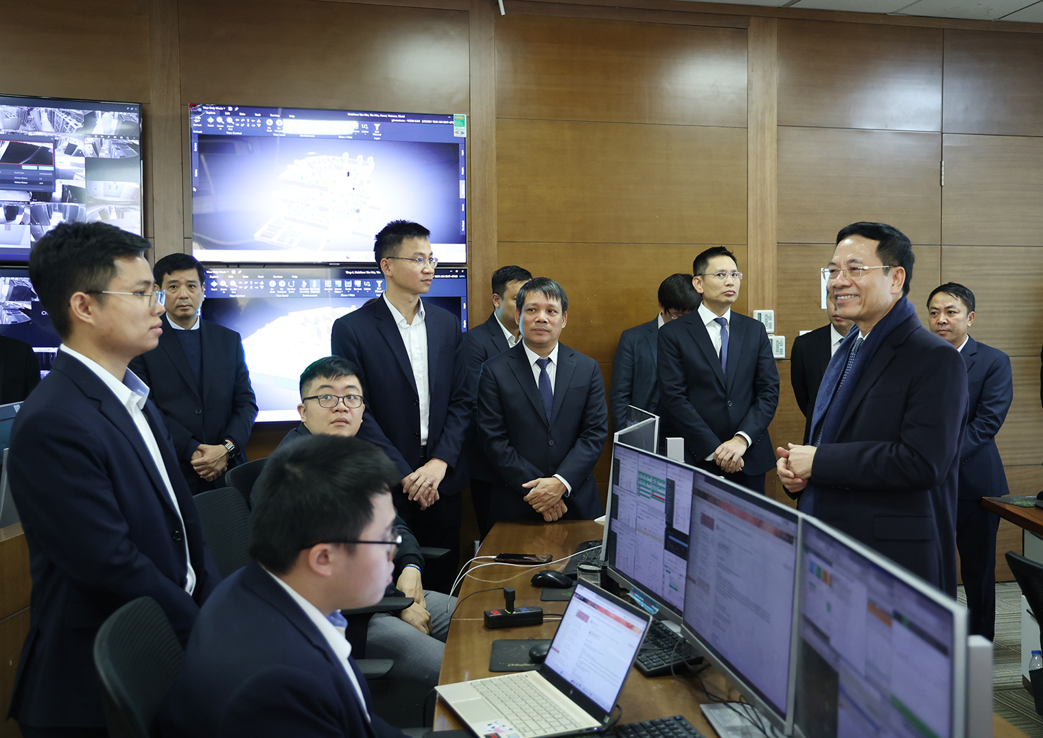 Đồng chí Nguyễn Mạnh Hùng, Ủy viên Trung ương Đảng, Bộ trưởng Bộ TT&TT thăm và chúc Tết một số đơn vị- Ảnh 3.