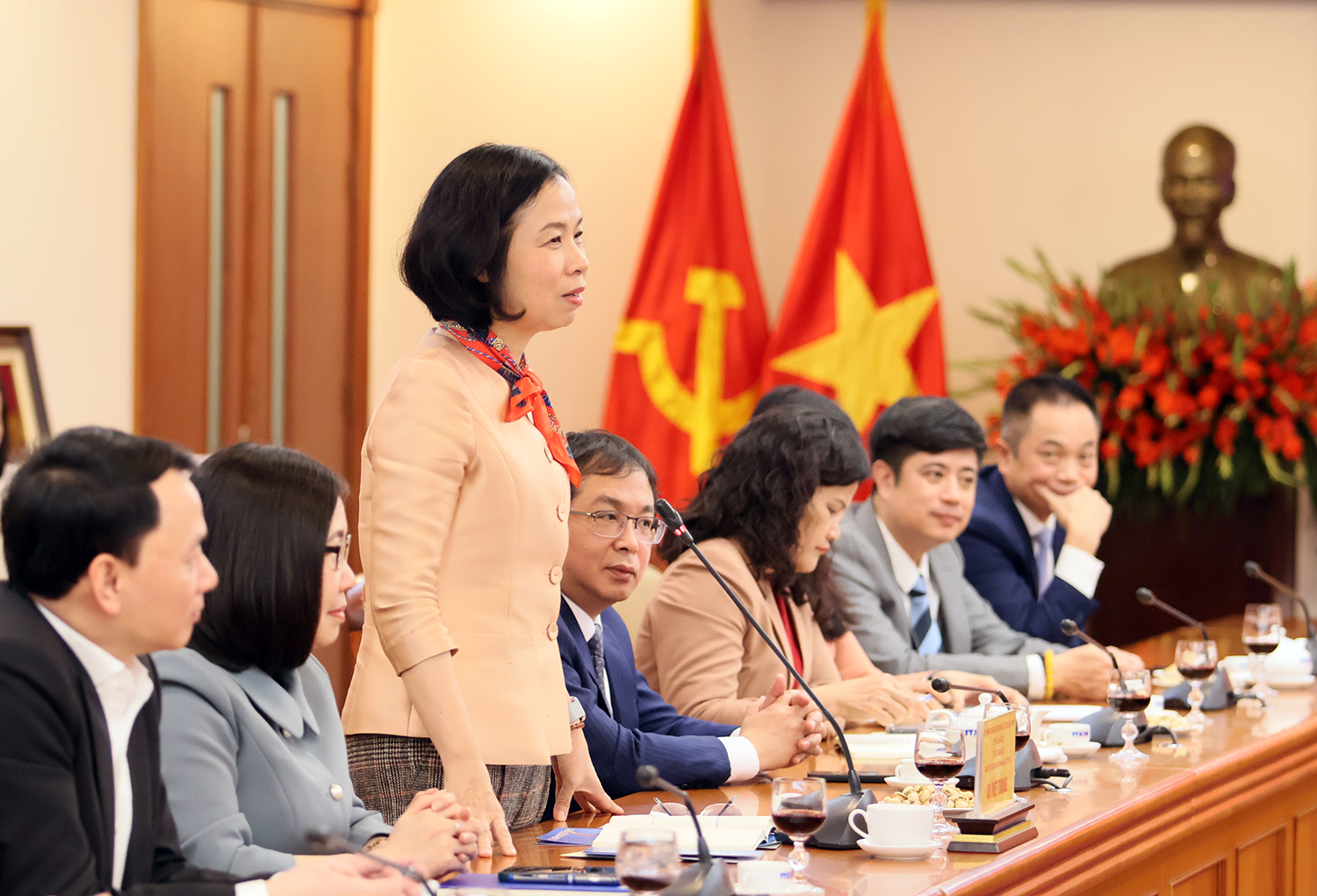 Bộ trưởng Nguyễn Mạnh Hùng chúc Tết, làm việc với TTXVN- Ảnh 2.