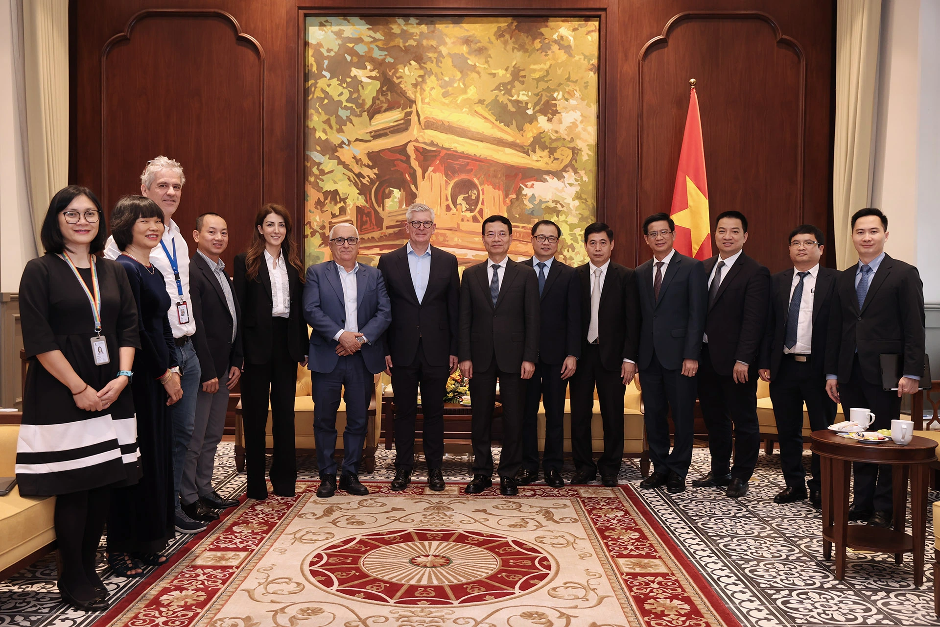 Việt Nam và Ericsson tăng cường hợp tác phát triển hạ tầng số- Ảnh 2.