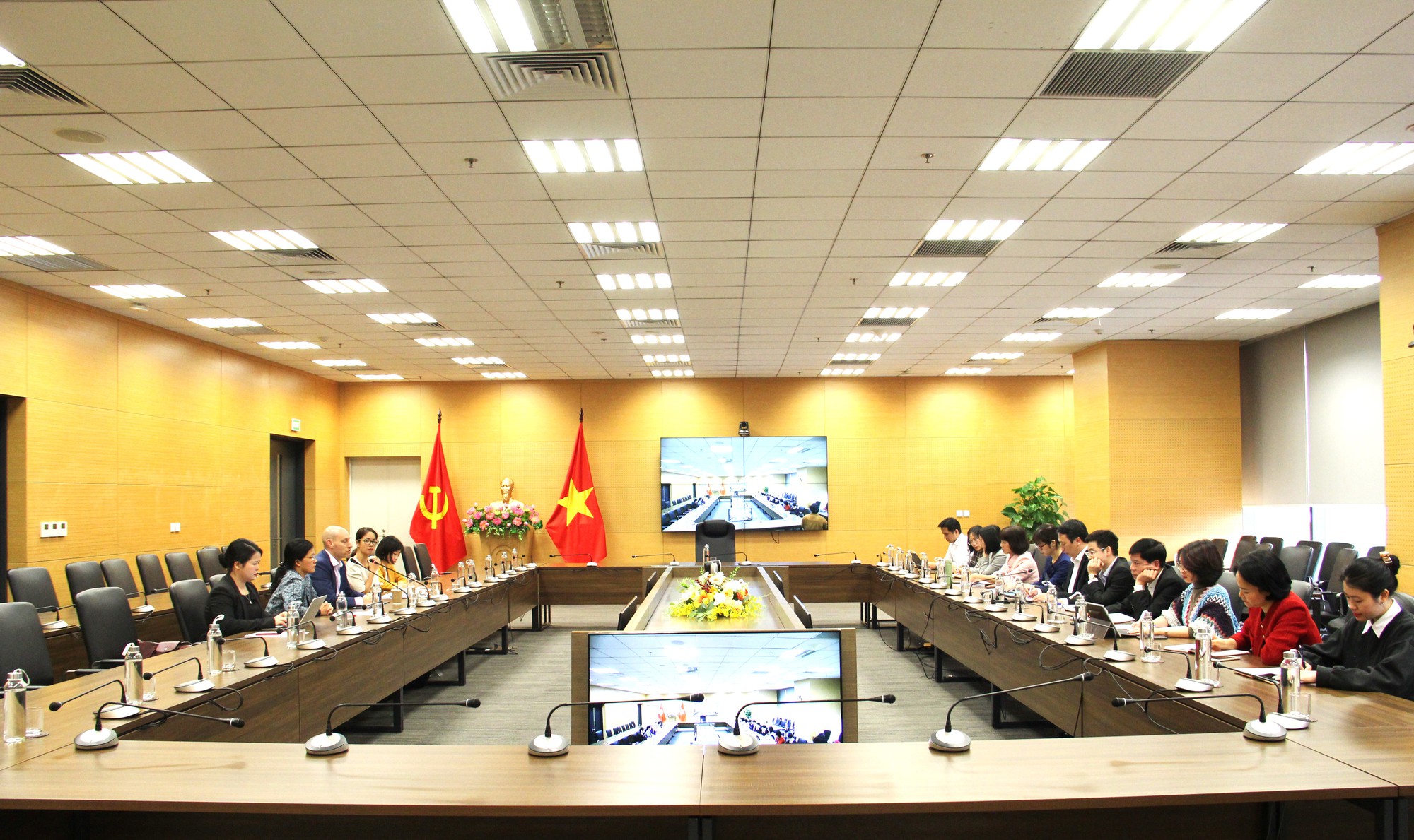 Thứ trưởng Nguyễn Huy Dũng tiếp Giám đốc Chính sách công khu vực Đông Nam Á của Meta- Ảnh 1.