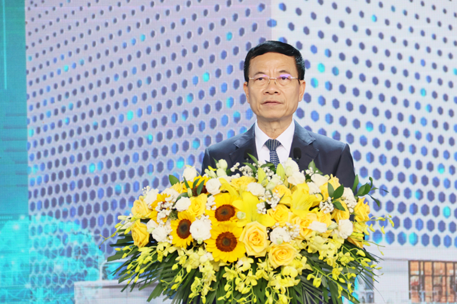 Bộ trưởng Nguyễn Mạnh Hùng: Trung tâm Dữ liệu Viettel Hoà Lạc là cam kết xây dựng hạ tầng số theo tiêu chuẩn quốc tế của Viettel.