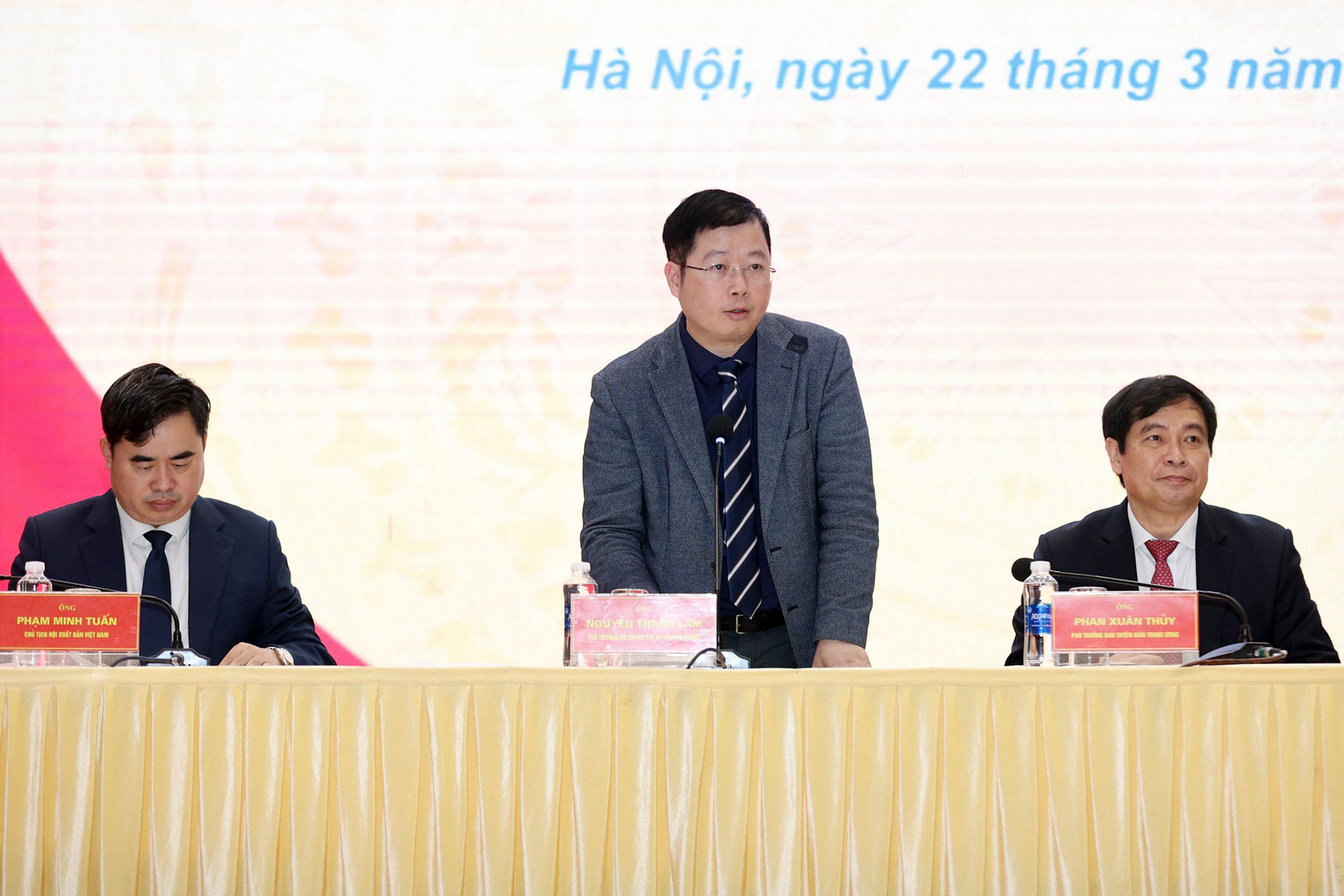 Thứ trưởng Bộ Thông tin và Truyền thông Nguyễn Thanh Lâm điều hành Hội nghị.