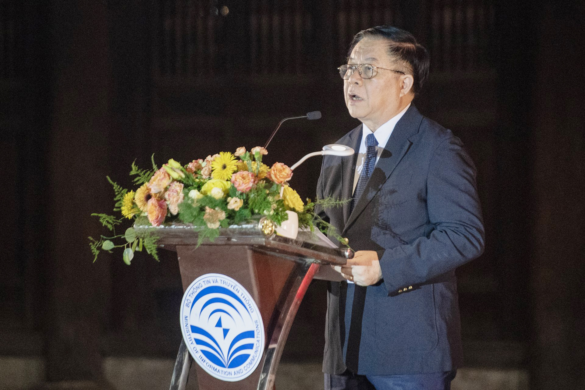 Đồng chí Nguyễn Trọng Nghĩa, Bí thư Trung ương, Trưởng Ban Tuyên giáo Trung ương phát biểu chỉ đạo tại buổi lễ
