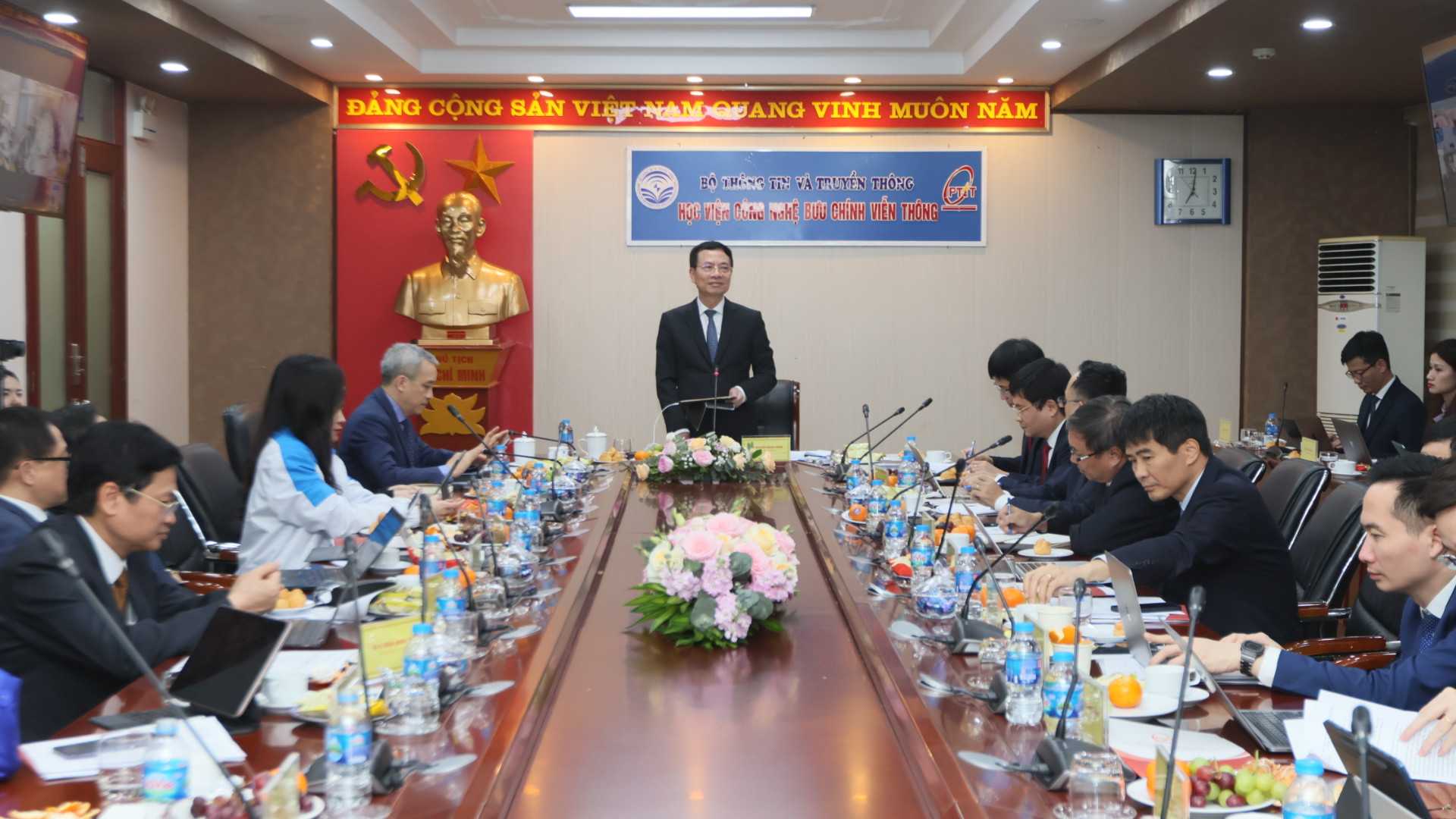 Bộ trưởng Nguyễn Mạnh Hùng đánh giá cao những thành tích mà Học viện đạt được trong thời gian qua.