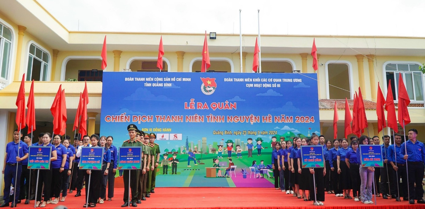 Đoàn Thanh niên Khối các cơ quan Trung ương, Bộ TT&TT trao tặng máy tính tại Quảng Bình- Ảnh 1.