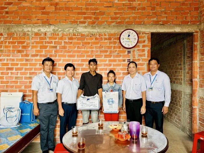 VNPT trao tặng 'Mái ấm tình thương' tại huyện Mộc Hóa (Long An)- Ảnh 1.