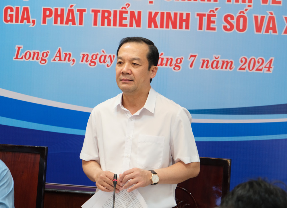 Thứ trưởng Bộ TT&TT Phạm Đức Long làm việc, khảo sát tại tỉnh Long An- Ảnh 2.