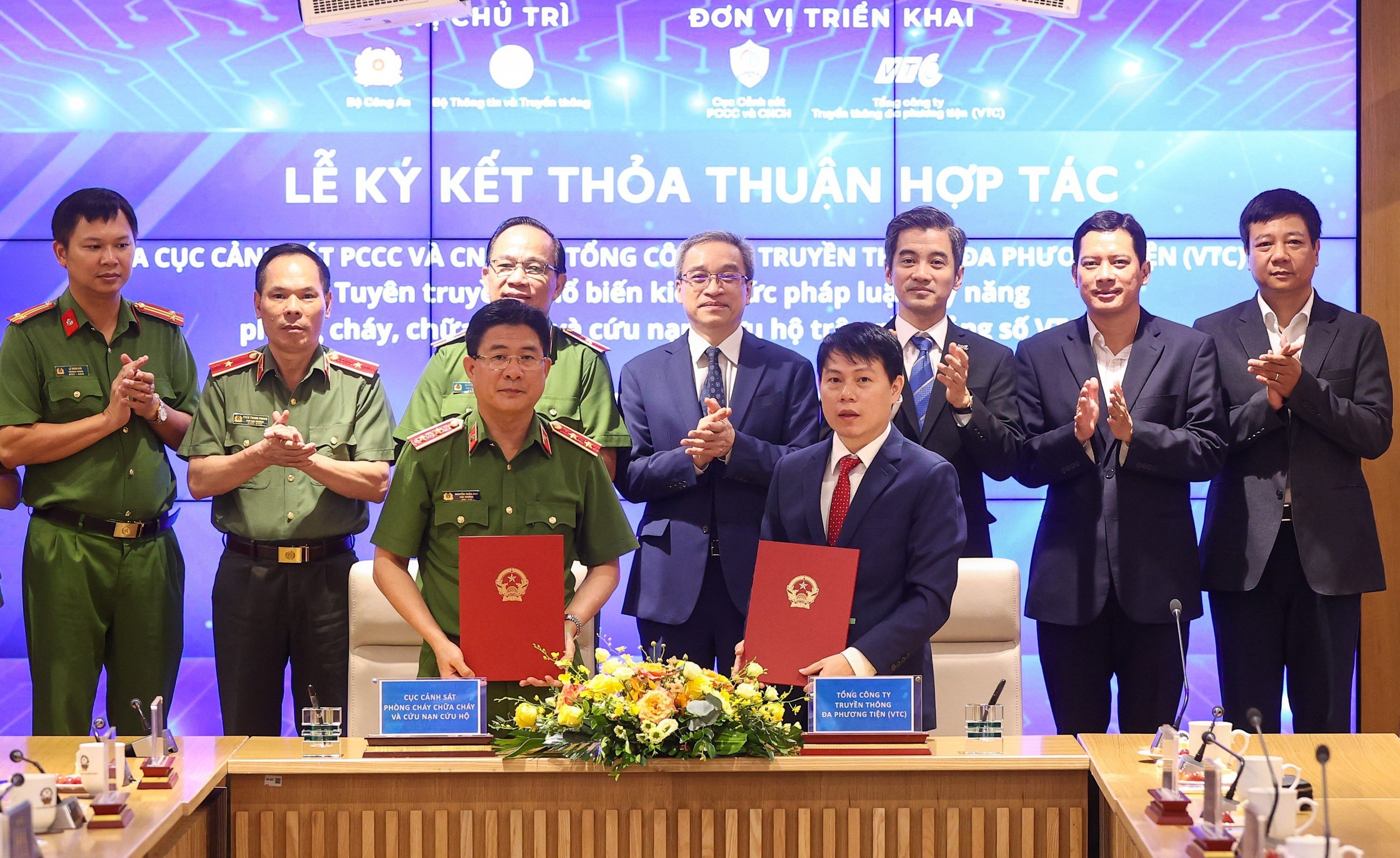 Stärkung der Brandverhütung, Brandbekämpfung und Rettungsarbeit mithilfe der digitalen VTC-Plattform – Foto 1. Tăng cường công tác phòng cháy, chữa cháy cứu nạn cứu hộ bằng nền tảng số VTC- Ảnh 1.