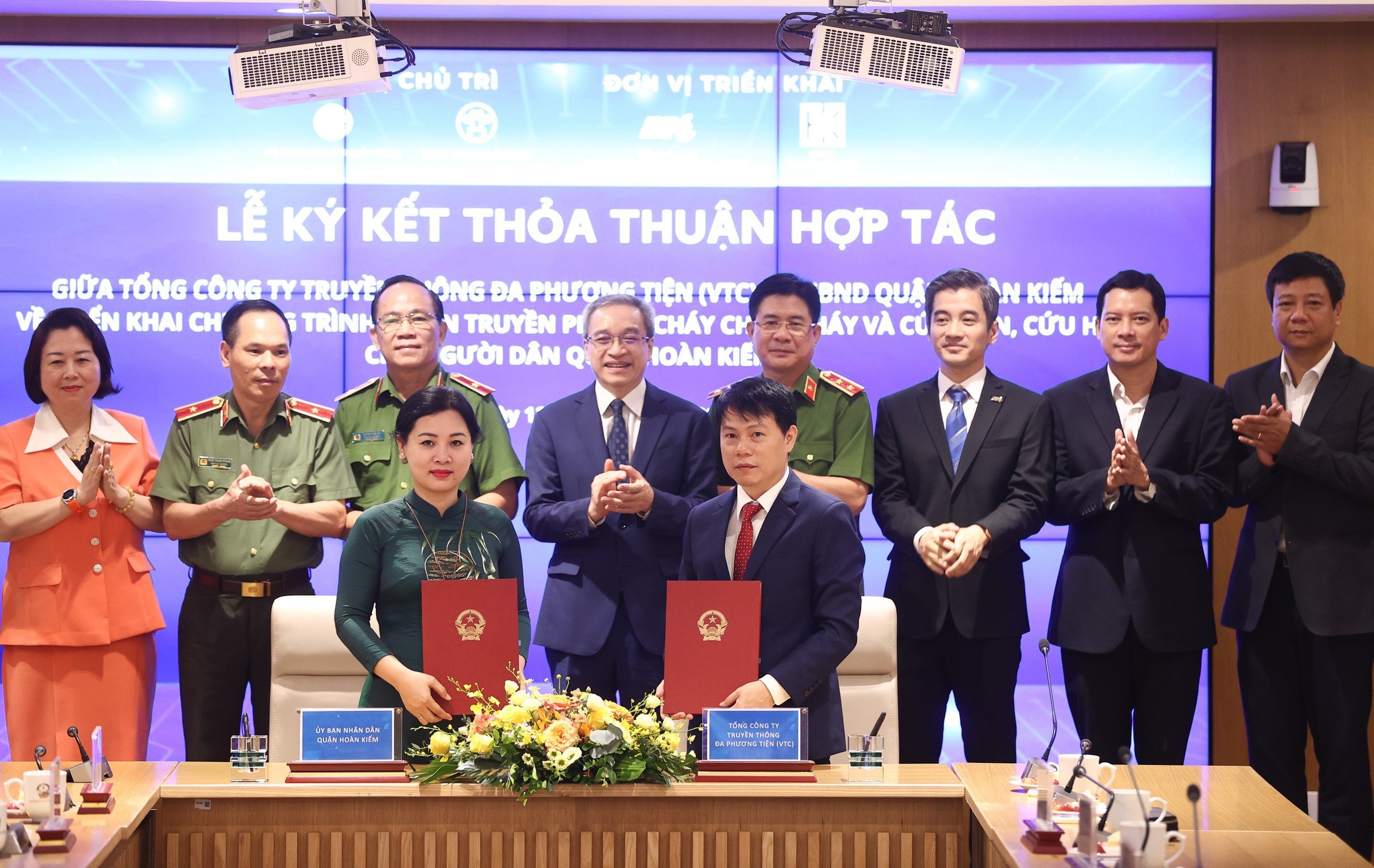 Stärkung der Brandverhütung, Brandbekämpfung und Rettungsarbeit mithilfe der digitalen VTC-Plattform – Foto 2. Tăng cường công tác phòng cháy, chữa cháy cứu nạn cứu hộ bằng nền tảng số VTC- Ảnh 2.