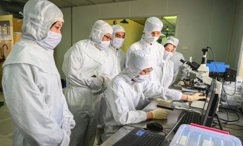 Hội thảo "Đột phá phát triển khoa học, công nghệ, đổi mới sáng tạo và chuyển đổi số tỉnh Khánh Hòa năm 2025". - Ảnh 1.