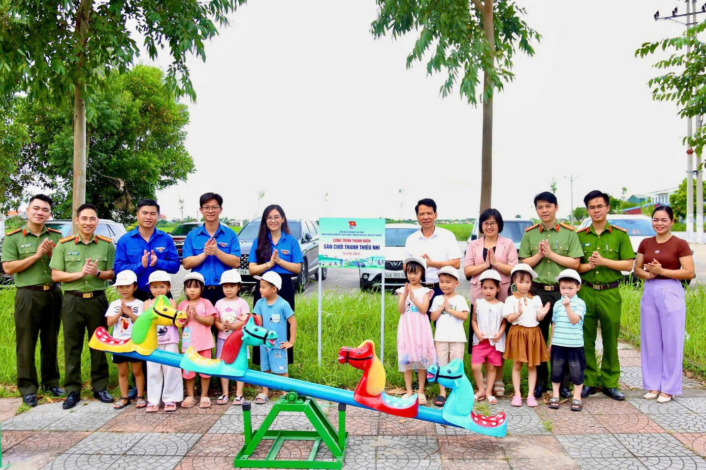 Tuổi trẻ Hải Phòng chung tay xây dựng nông thôn mới nâng cao- Ảnh 1.