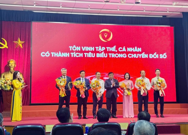 Thành phố Huế xếp thứ 2 toàn quốc về Chỉ số Chuyển đổi số năm 2024 (DTI)- Ảnh 1.