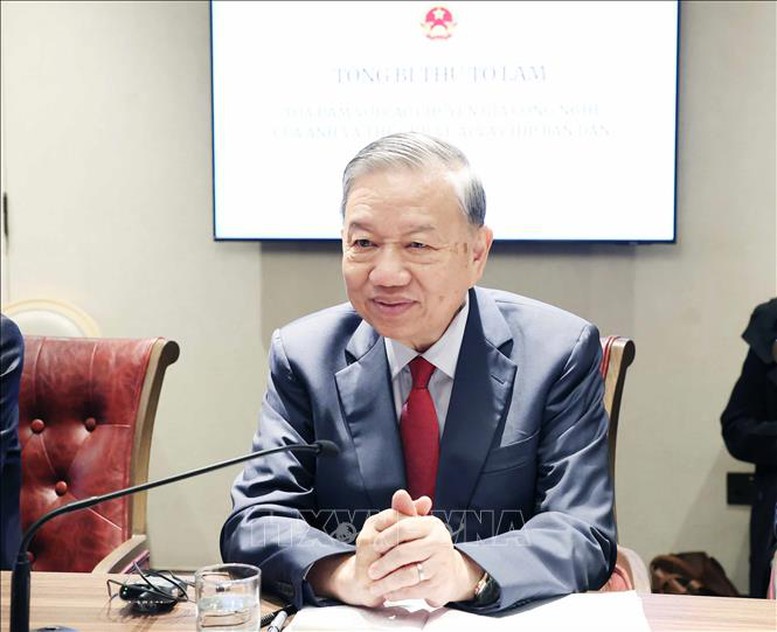 Bekräftar Vietnams position i den globala digitala omvandlingen - Foto 1. Khẳng định vị thế của Việt Nam trong chuyển đổi số toàn cầu- Ảnh 1.