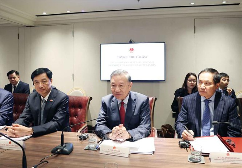 Bekräftar Vietnams position i den globala digitala omvandlingen - Foto 2. Khẳng định vị thế của Việt Nam trong chuyển đổi số toàn cầu- Ảnh 2.