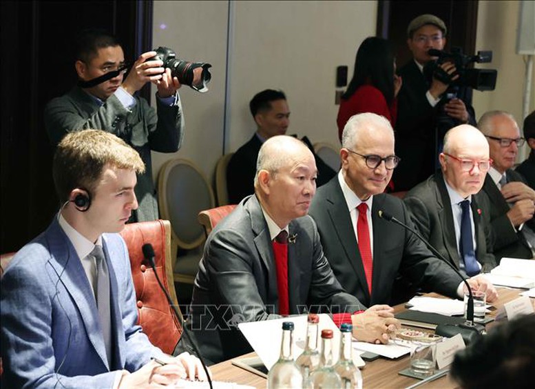 Bekräftar Vietnams position i den globala digitala omvandlingen - Foto 3. Khẳng định vị thế của Việt Nam trong chuyển đổi số toàn cầu- Ảnh 3.