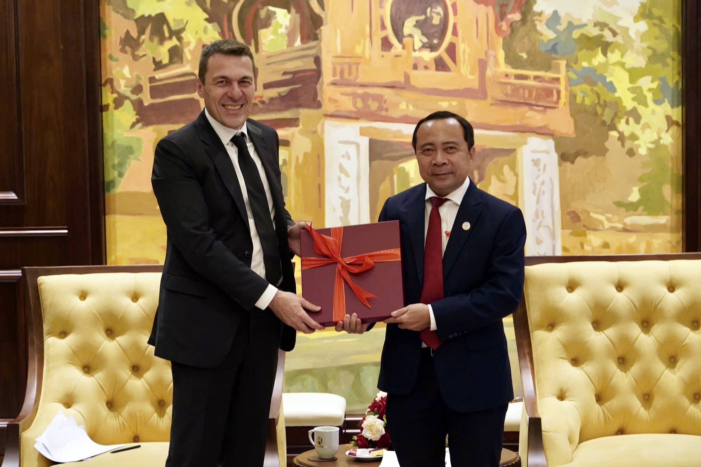 Vietnam és az UNICEF megerősíti együttműködését a digitális transzformáció és a gyermekvédelem terén az online környezetben - 2. kép. Việt Nam và UNICEF tăng cường hợp tác về chuyển đổi số và bảo vệ trẻ em trong môi trường mạng- Ảnh 2.