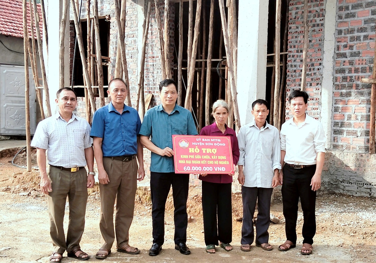 Bắc Ninh: Nỗ lực giảm nghèo, thúc đẩy chuyển đổi số và đảm bảo an sinh xã hội- Ảnh 1. Bắc Ninh: Nỗ lực giảm nghèo, thúc đẩy chuyển đổi số và đảm bảo an sinh xã hội- Ảnh 1.