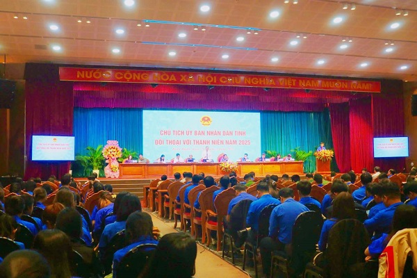 Chủ tịch UBND tỉnh Bình Định đối thoại với thanh niên - Ảnh 1.