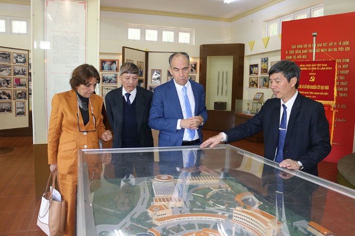 Đại sứ đặc mệnh toàn quyền Cộng hòa Cuba tại Việt Nam tới thăm và làm việc tại Viện Nghiên cứu hạt nhân- Ảnh 4. Đại sứ đặc mệnh toàn quyền Cộng hòa Cuba tại Việt Nam tới thăm và làm việc tại Viện Nghiên cứu hạt nhân- Ảnh 4.