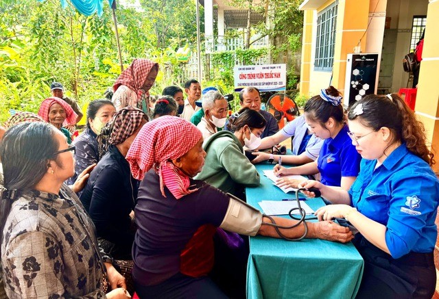 Đồng Nai thúc đẩy giảm nghèo bền vững bằng khoa học công nghệ và chuyển đổi số - Ảnh 1.