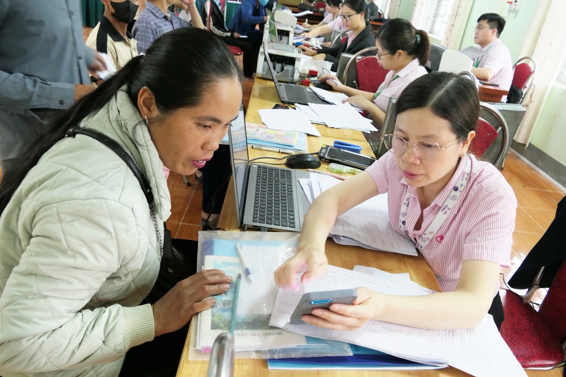 Lấp vùng lõm sóng: Nỗ lực kéo hạ tầng số tới miền núi Lai Châu - Ảnh 1.