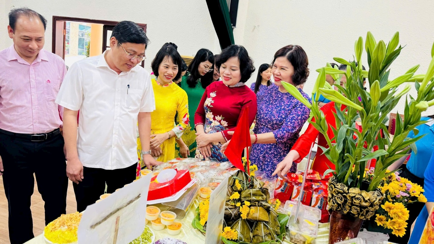 Hanoi främjar innovation inom kvinnors startuprörelse - Foto 2. Hà Nội thúc đẩy đổi mới sáng tạo trong phong trào phụ nữ khởi nghiệp- Ảnh 2.