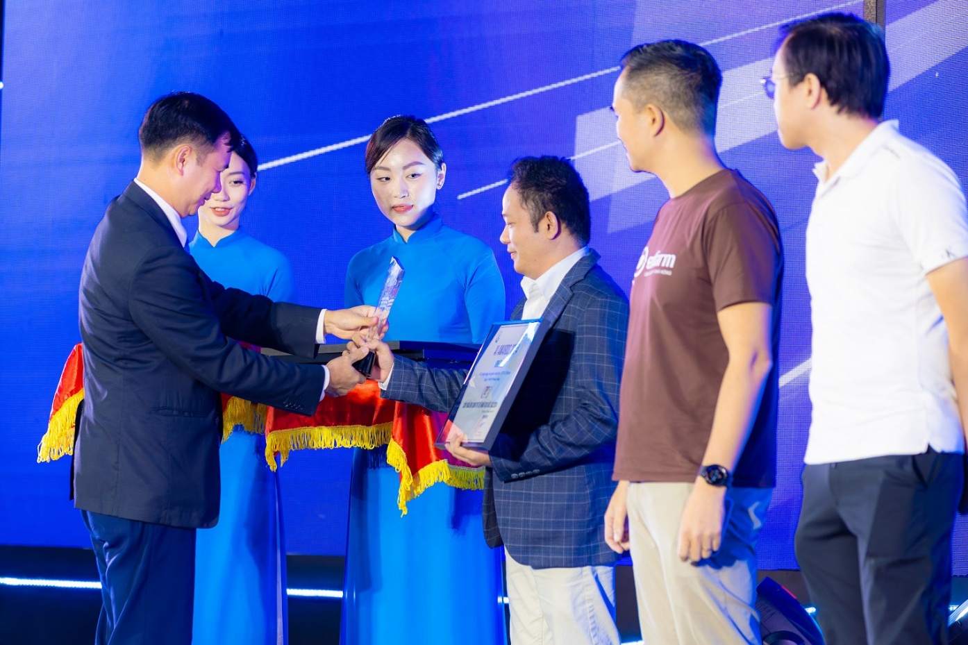 FPT AI Mentor lidera la tendencia del entrenamiento inteligente: Personalización - Automatización - Optimización de costes - Foto 1. FPT AI Mentor dẫn đầu xu hướng đào tạo thông minh: Cá nhân hóa - Tự động hóa - Tối ưu chi phí- Ảnh 1.