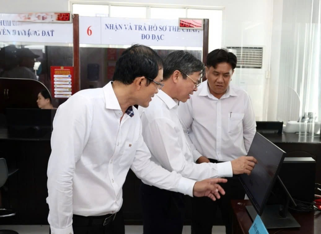 ກ່າວວ່າ: ລັດຖະບານ 2 ຂັ້ນດຳເນີນໄປຢ່າງສະດວກ, ຮັບໃຊ້ປະຊາຊົນຢ່າງມີປະສິດທິຜົນ - ຮູບທີ 2. Cần Thơ: Chính quyền hai cấp hoạt động thông suốt, phục vụ nhân dân hiệu quả- Ảnh 2.