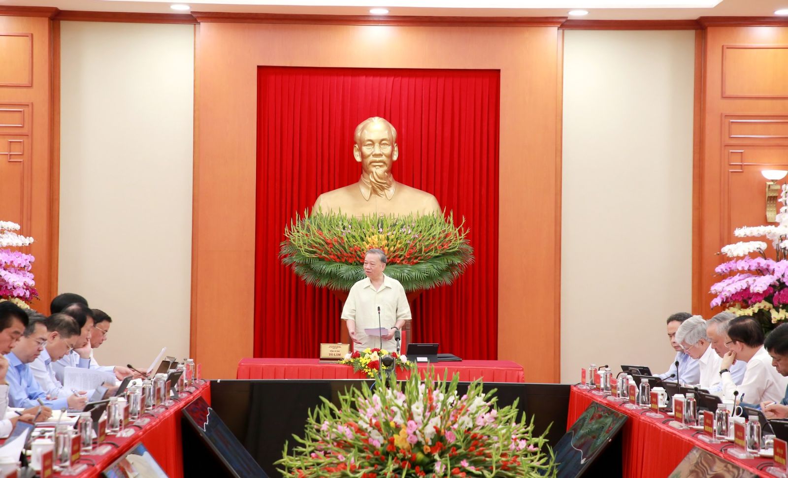 Tổng Bí thư chủ trì Phiên họp Thường trực Ban Chỉ đạo Trung ương về phát triển khoa học công nghệ, đổi mới sáng tạo và chuyển đổi số - Ảnh 1.