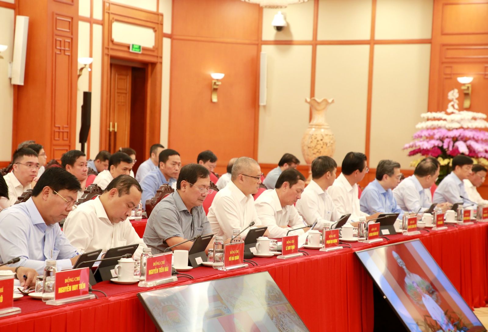 Tổng Bí thư chủ trì Phiên họp Thường trực Ban Chỉ đạo Trung ương về phát triển khoa học công nghệ, đổi mới sáng tạo và chuyển đổi số - Ảnh 8.