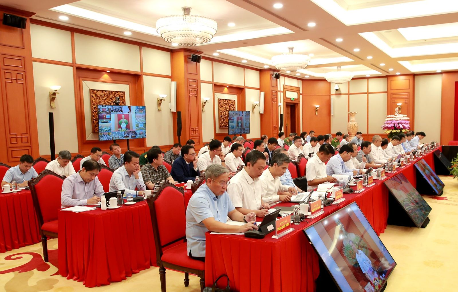 Tổng Bí thư chủ trì Phiên họp Thường trực Ban Chỉ đạo Trung ương về phát triển khoa học công nghệ, đổi mới sáng tạo và chuyển đổi số - Ảnh 9.