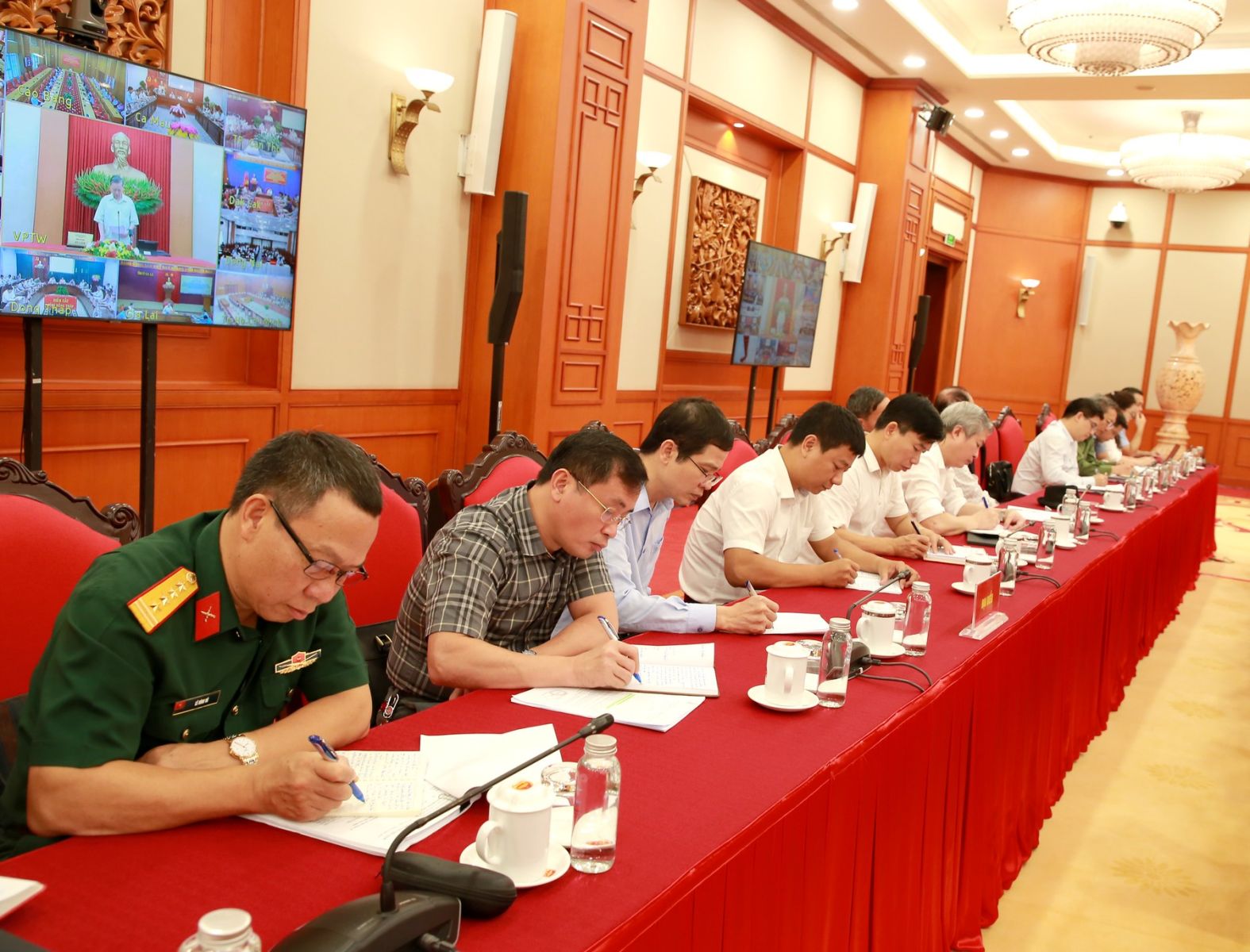 Tổng Bí thư chủ trì Phiên họp Thường trực Ban Chỉ đạo Trung ương về phát triển khoa học công nghệ, đổi mới sáng tạo và chuyển đổi số - Ảnh 11.