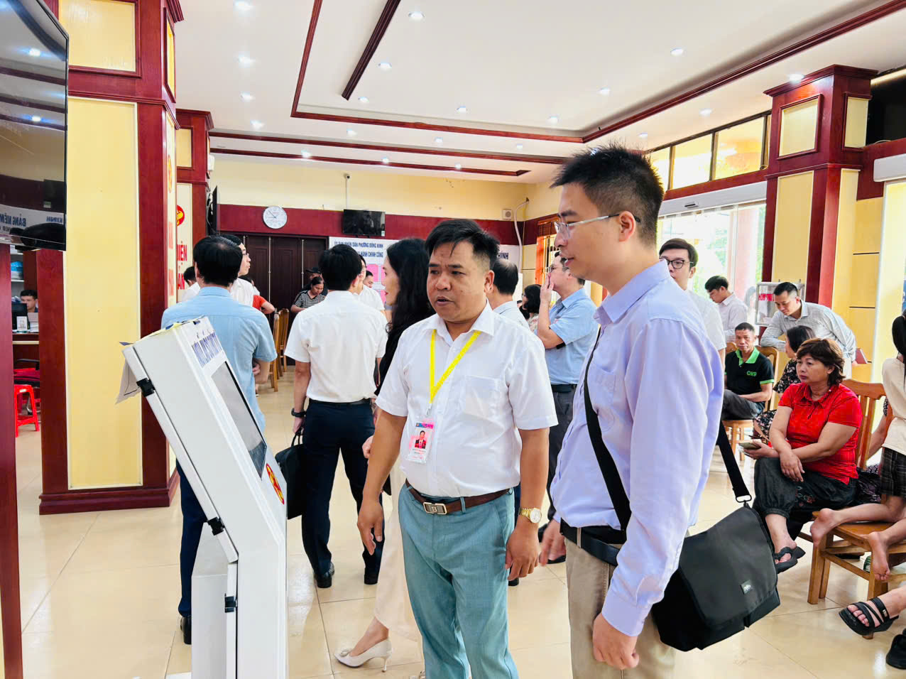 Vận hành chính quyền địa phương hai cấp: Gỡ điểm nghẽn, thúc đẩy chuyển đổi số ở cơ sở- Ảnh 2.