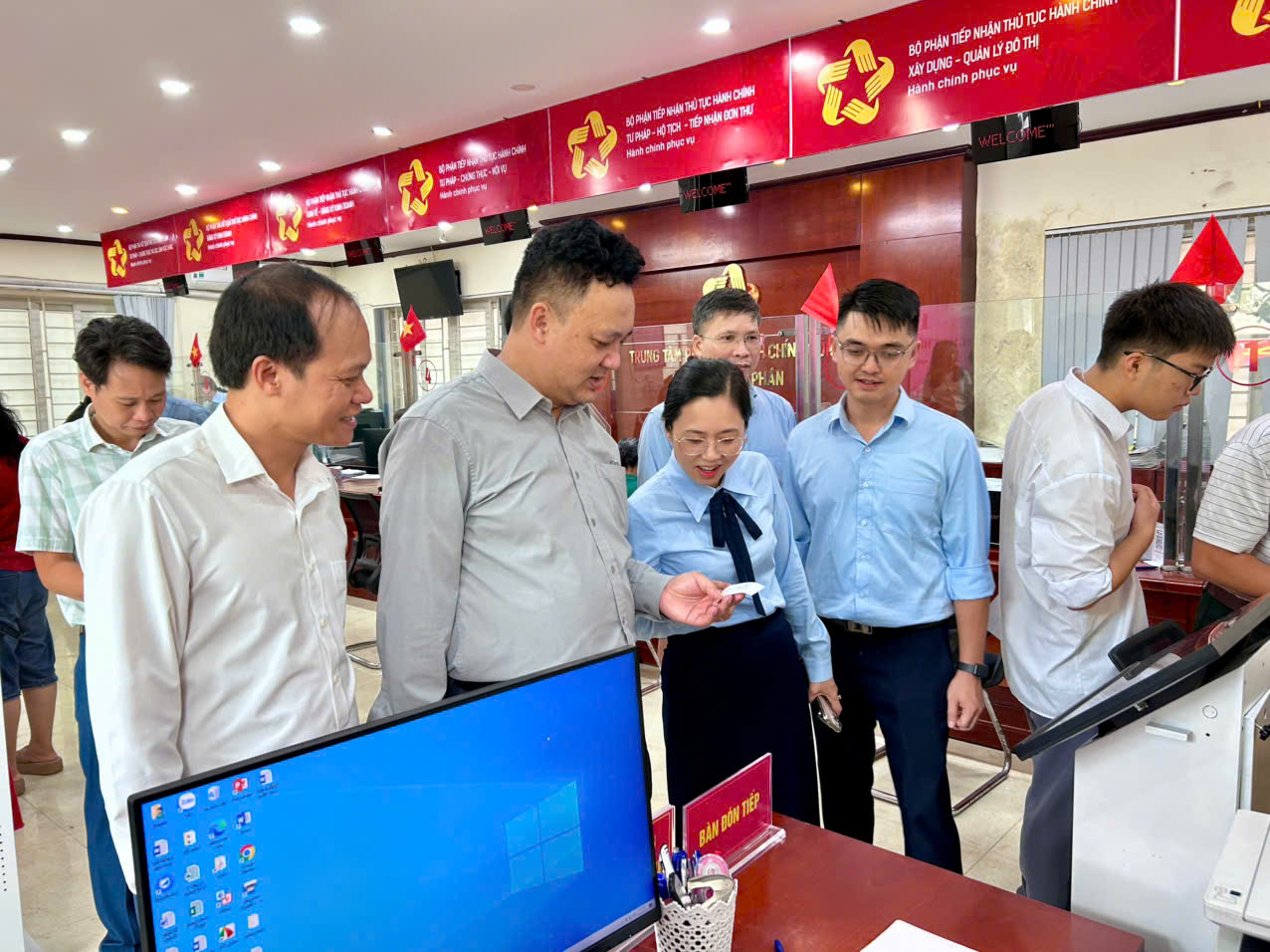 Chuyển đổi số từ cơ sở: Cao Bằng đưa dịch vụ công đến gần người dân- Ảnh 2. Chuyển đổi số từ cơ sở: Cao Bằng đưa dịch vụ công đến gần người dân- Ảnh 2.