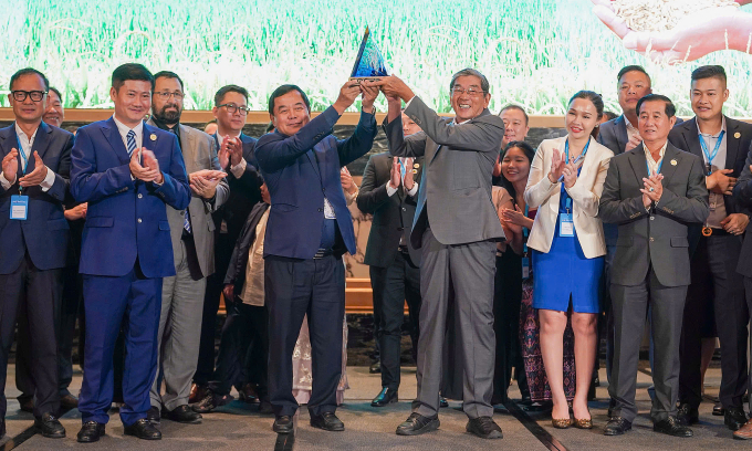 Riz ST25 - Le fruit de la recherche scientifique vietnamienne continue de remporter le prix du « Meilleur riz du monde » - Photo 1. Gạo ST25 - Thành quả nghiên cứu khoa học Việt Nam tiếp tục giành giải “Gạo ngon nhất thế giới”- Ảnh 1.