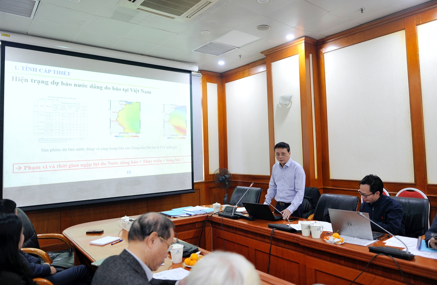 Penelitian tentang pembangunan serangkaian model dan proses teknologi untuk memperkirakan banjir pesisir yang disebabkan oleh gelombang badai dan ombak - Foto 1. Nghiên cứu xây dựng bộ mô hình và quy trình công nghệ dự báo ngập lụt vùng ven biển do nước dâng và sóng trong bão- Ảnh 1.
