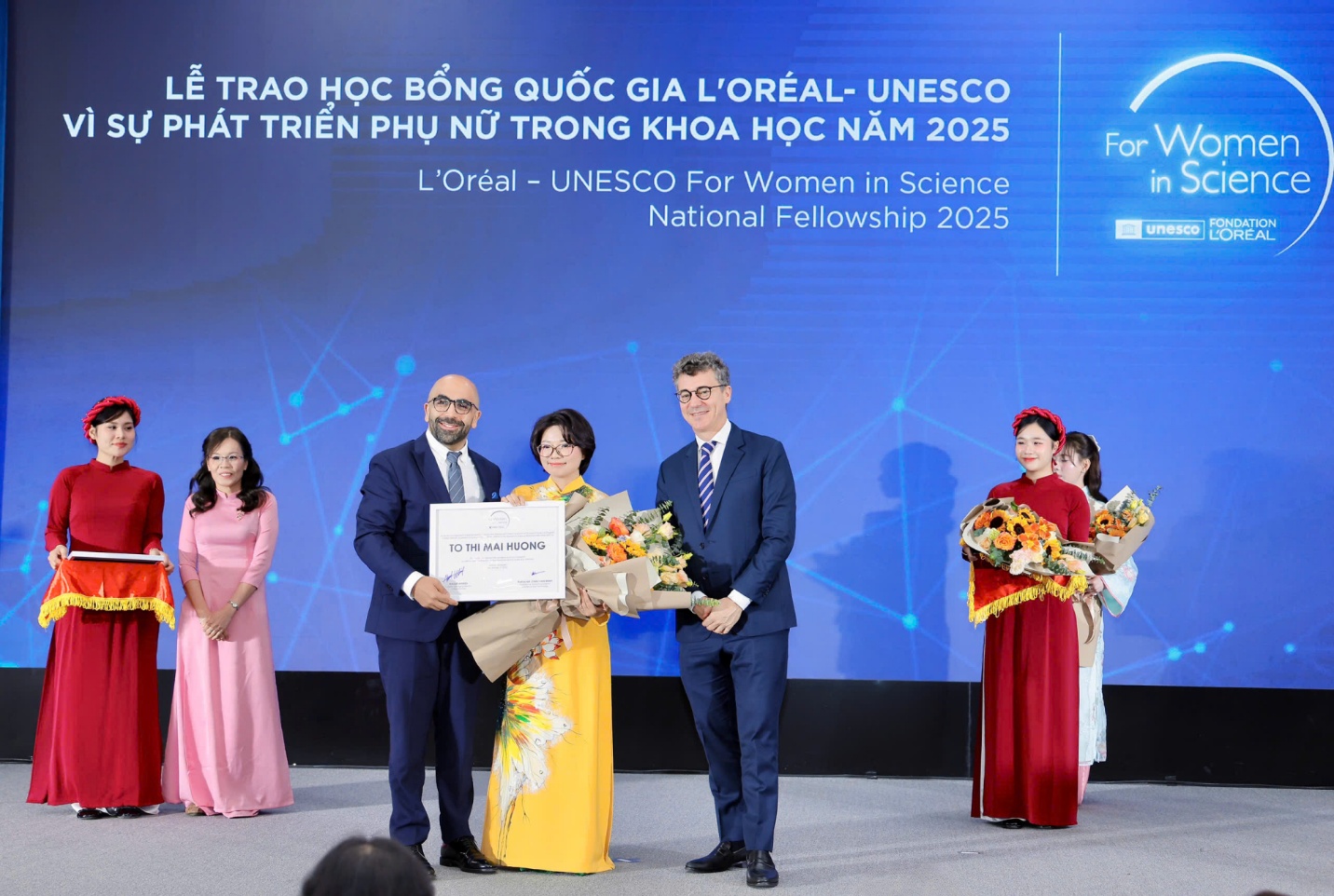 Tre vietnamesiska kvinnliga forskare får L'Oréal-UNESCO-stipendier - Foto 5. Ba nhà khoa học nữ Việt Nam nhận học bổng L’Oréal - UNESCO- Ảnh 5.
