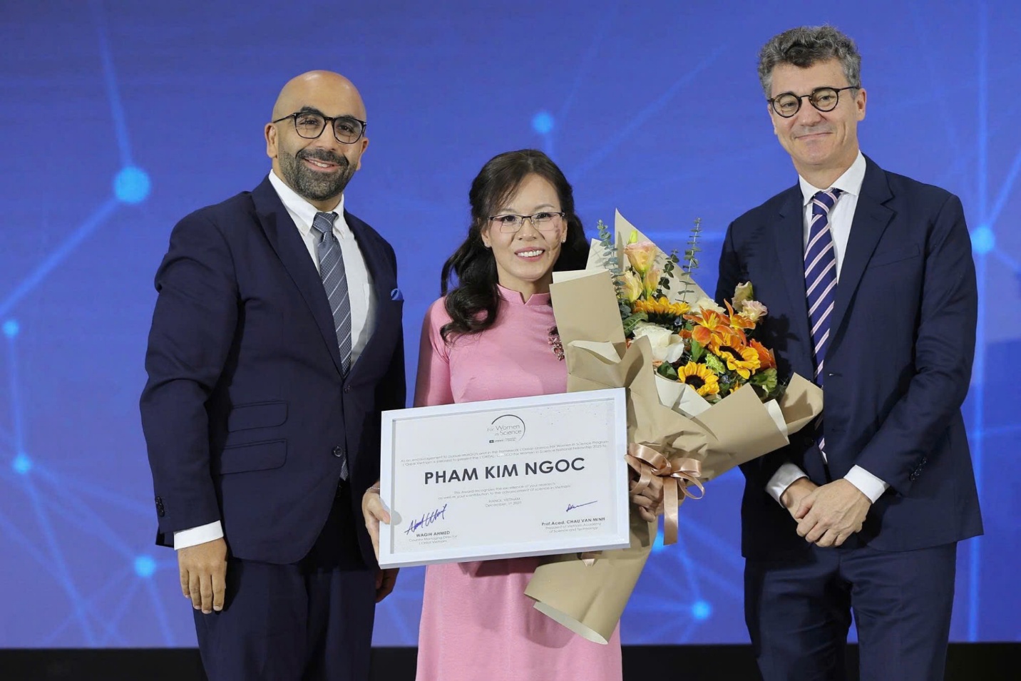 Tre vietnamesiska kvinnliga forskare får L'Oréal-UNESCO-stipendier - Foto 6. Ba nhà khoa học nữ Việt Nam nhận học bổng L’Oréal - UNESCO- Ảnh 6.